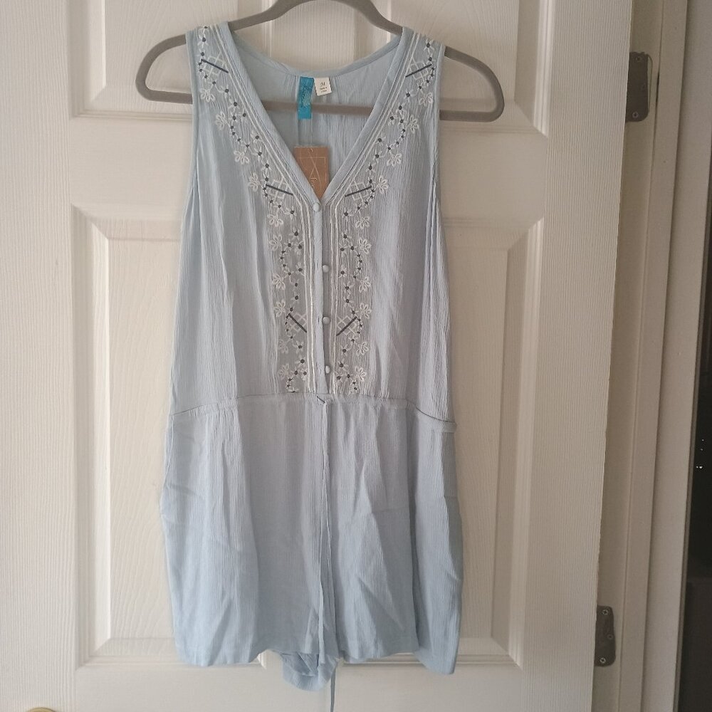 NWT Francesca's Collection Buttons Embroidered Sleeveless Romper Size Med